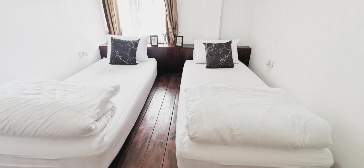 Stay Here Hostel 치앙마이 외부 사진